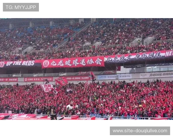 欧冠主题球迷文化活动席卷多城，街头足球赛同步升温