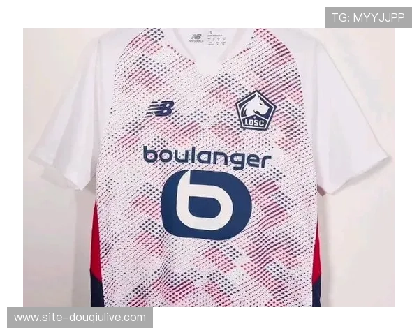 法甲球衣设计艺术：文化符号与商业元素